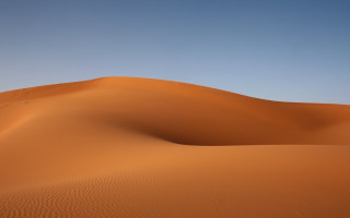 Sand dune blue sky clouds 4 - a large sand dune free wallpaper
