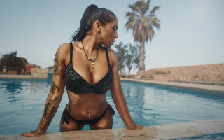 Woman bikini pool palm man - alexis simon belle free wallpaper