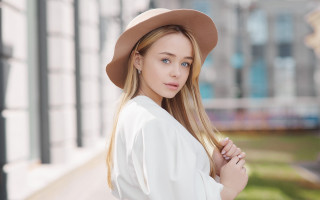 Woman hat city street fashion - fashion photoshoot free wallpaper for desktop