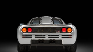 White car black background gradient - f 8 aperture free wallpaper