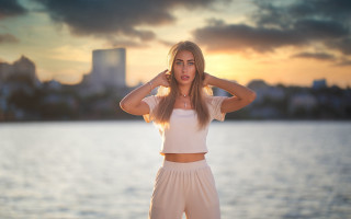 Woman waterfront beach blonde portrait - a body of water free wallpaper for desktop