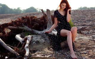 Woman sitting rock tree stump - a rock next free wallpaper for desktop
