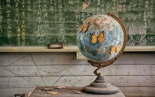 Globe butterflies chalkboard indoor colorized - a chalkboard free wallpaper