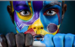 Fauvism painted woman gloves chin - painted free wallpaper