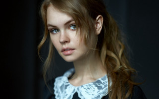 Woman ponytail white shirt serious - anna hotchkis free wallpaper