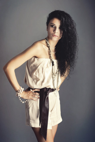 Woman long hair dress necklace - araceli gilbert free wallpaper