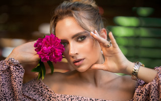 Woman flower fashion portrait animalsprint - a flower free wallpaper