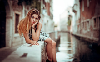 City ledge woman blueeyes portrait - andrea orcagna free wallpaper