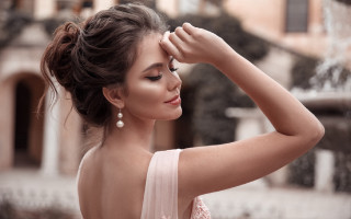 Pink dress woman fountain elina - a fountain in the background free wallpaper