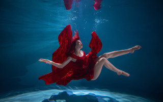 Woman red dress underwater floating - underwater free wallpaper