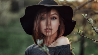 Woman hat field blurry portrait - a field of grass and trees free wallpaper