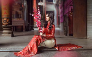 Woman red dress flower bouquet - ding guanpeng free wallpaper