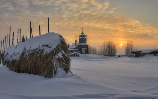 Snowy field tower sunset clouds - field free wallpaper