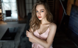 Pink dress woman couch window - a picture in a room free wallpaper