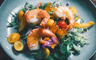 Shrimp tomatoes greens food photography - tomato free wallpaper
