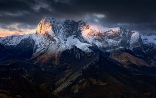 Mountain range snow peak cloudy - a mountain range free wallpaper