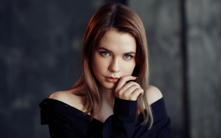 Blue eyes portrait woman brown - a picture free wallpaper