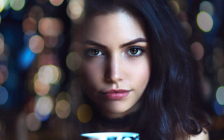 Woman coffee bokeh blurry lensflare - dark background free wallpaper for desktop