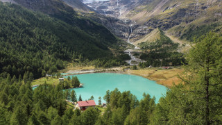 Mountain lake forest house scenery 2 - a mountain lake free wallpaper
