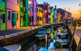 Boats building river sunset cityscape - a few person free wallpaper