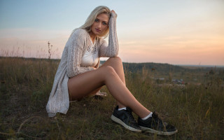 Woman sitting field sunset blonde - a sunset in the background free wallpaper