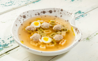 Soup meatballs noodles table spoon - a bowl of soup free wallpaper