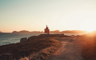 Lighthouse rocky cliff ocean sunset 14 - a rocky cliff free wallpaper
