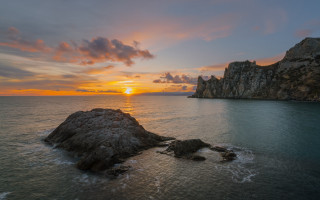 Sunset rocky outcrop ocean matte - a rock formation in the foreground free wallpaper
