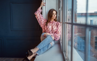 Woman window sill city pajamas - a window sill free wallpaper