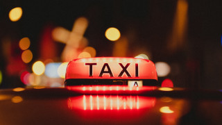 Taxi sign table dark room - the background and a blurry background free wallpaper