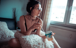 Woman sitting coffee cat glasses - caro niederer free wallpaper