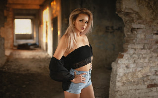 Blonde woman denim shorts brick 2 - fashion photoshoot free wallpaper