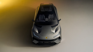 Silver sports car yellow gradient - a yellow wall free wallpaper