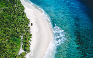 Beach white sand blue water 4 - blue water free wallpaper