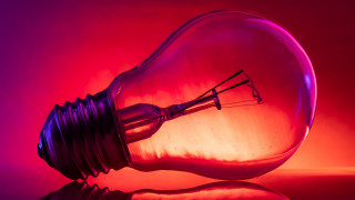 Lightbulb purple red background raytraced - diffuse free wallpaper