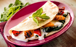 Taco salad plate leafy plant - a plate free wallpaper