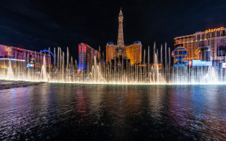 Cherry fountain city night holography - cherryl fountain free wallpaper
