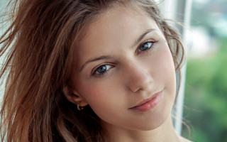 Smiling woman blue eyes white - shaded free wallpaper