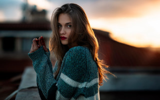 Woman long hair sweater roof - a sweater free wallpaper