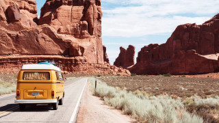 Desert van mountains clouds sky - a van free wallpaper