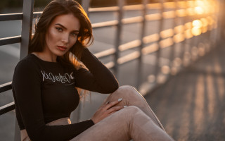 Woman sitting bench sun blur - a bench free wallpaper