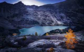 Lake mountains fullmoon forest autumn - full free wallpaper