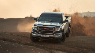 Truck dirt road desert dust - a dirt road in the desert free wallpaper