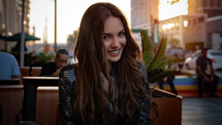 Woman longhair smiling city background 2 - tachisme free wallpaper for desktop
