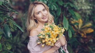 Woman smiling bouquet outdoors flower - a bouquet of flowers free wallpaper