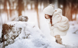 Girl white coat hat snow 2 - a squirrel free wallpaper