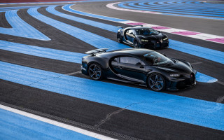 Bugatti race track symmetry futurism - a race track free wallpaper