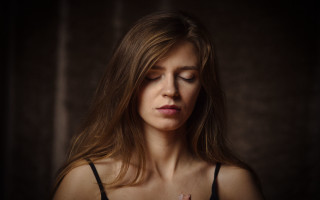 Prayer woman closed eyes dark - ella guru free wallpaper