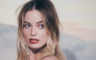 Woman blonde blue eyes red 2 - a red lipstick free wallpaper