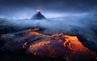 Volcano eruption lava fire clouds - lava free wallpaper